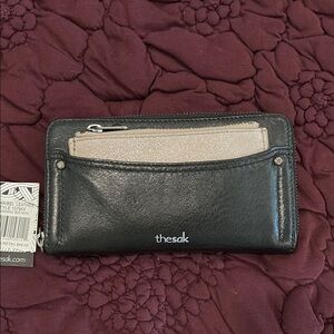 The Sak Black Sanibel wallet with sparkle Beige removable charger NWT